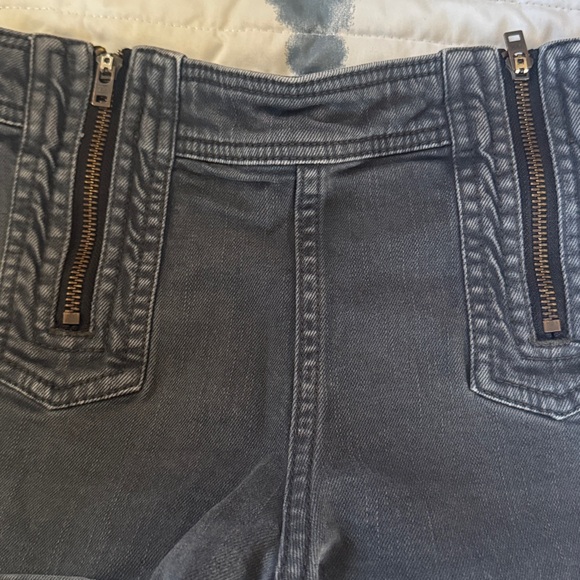 Free People Stylish Gray Women's Shorts - Picture 3 of 9